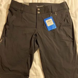 Columbia Saturday Trail Long Short Black Size 8